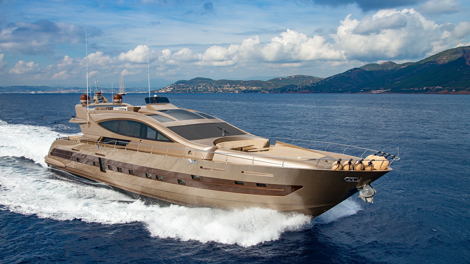 Cerri cantieri navali 102 flying sport-img1