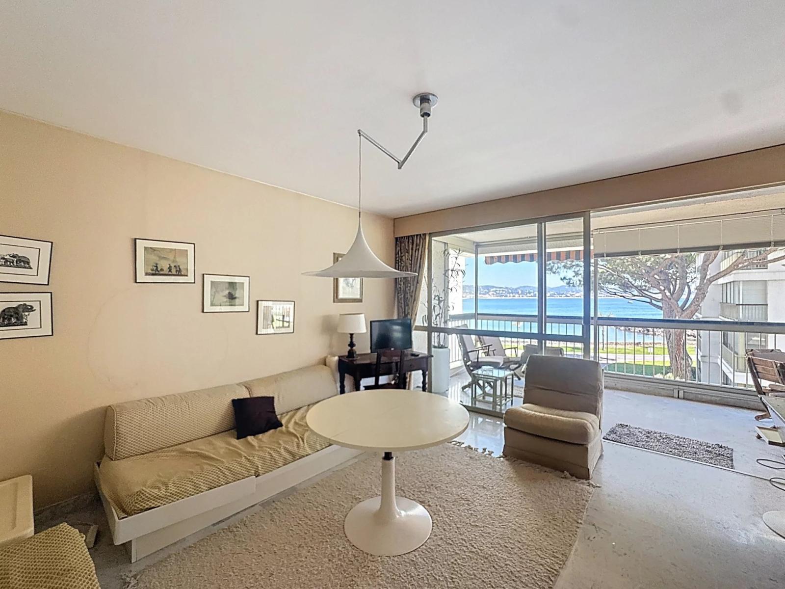 EXCLUSIVITE - GRAND DEUX PIECES - ACCES DIRECT PLAGE - CAVE & PARKING