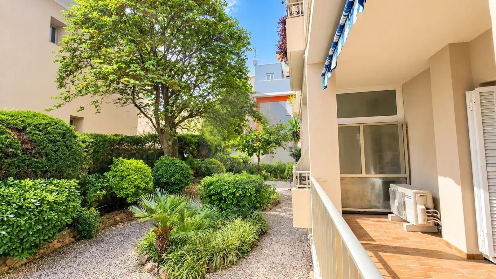 Roquebrune Cap Martin  - Coquet deux pièces avec terrasse à 100 mt des plages