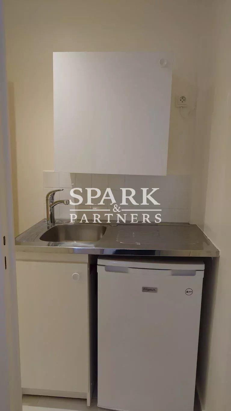 Monaco - Fontvieille - Bureau avec grande vitrine