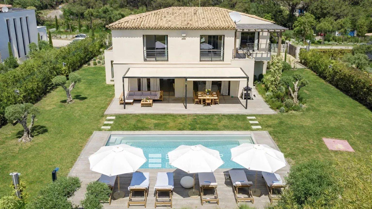 Villa neuve à quelques pas de la plage des Salins et du centre ville de Saint-Tropez