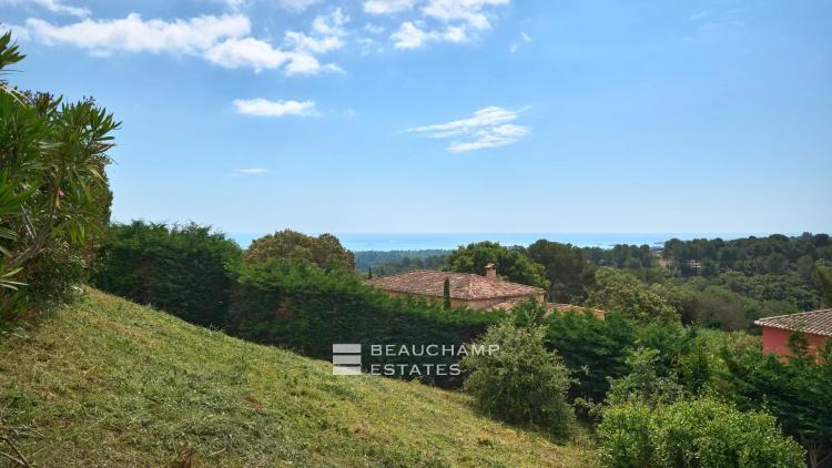 Terrain de 1 813 m² avec Vue Mer – Biot