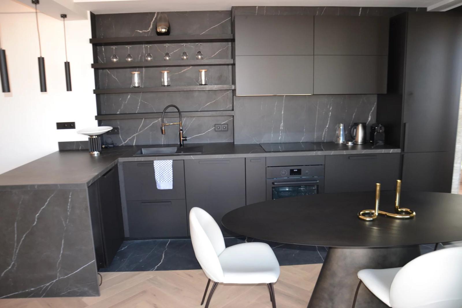 Appartement de 2 chambres rénové et meublé