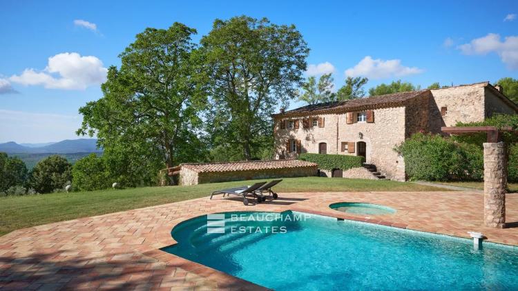 Bastide en pierre avec 7 chambres