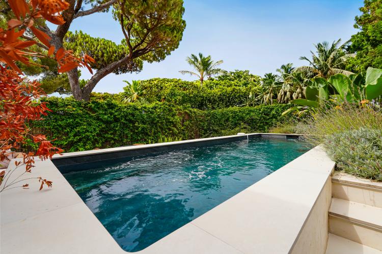 ROQUEBRUNE-CAP-MARTIN - APPARTEMENT 3 PIÈCES - PISCINE & JARDIN