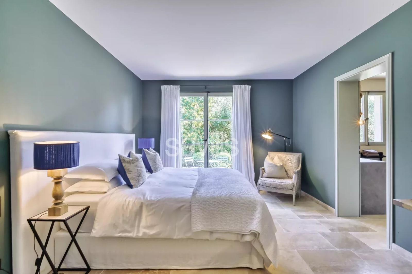 Charmante villa vue mer à proximité de la plage de Gigaro