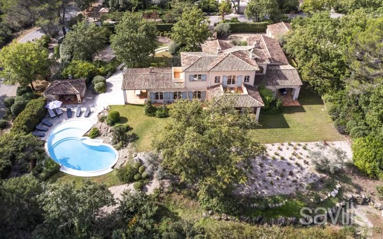 Élégante villa dans le domaine de Terre Blanche.