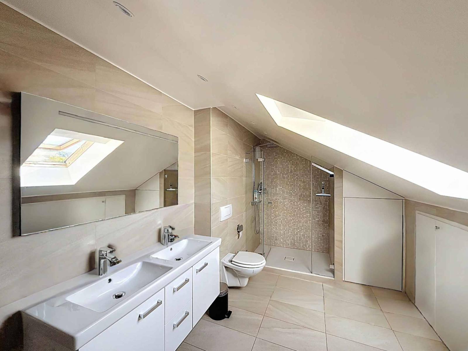 Un attique exclusif aux volumes généreux, avec jardin privatif