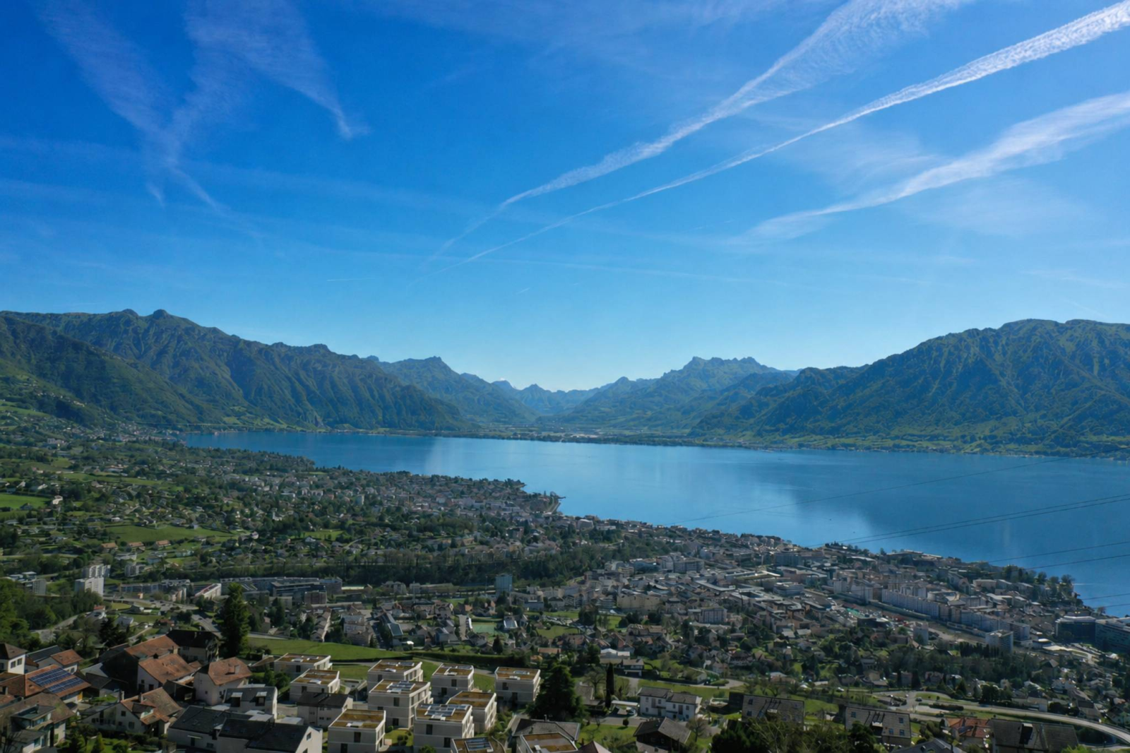 Duplex aux allures de villa avec vue imprenable sur le lac