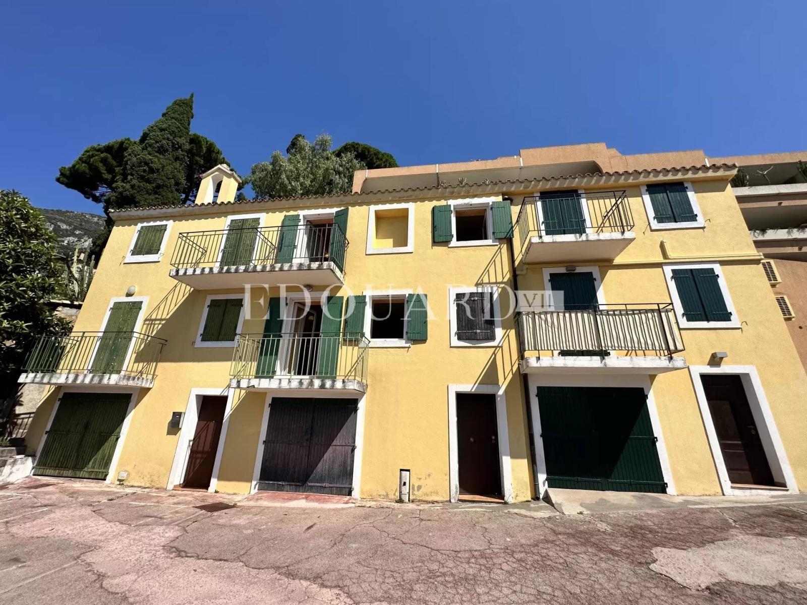 En exclusivité appartement triplex avec deux balcons, belle vue mer panoramique et spacieux garage