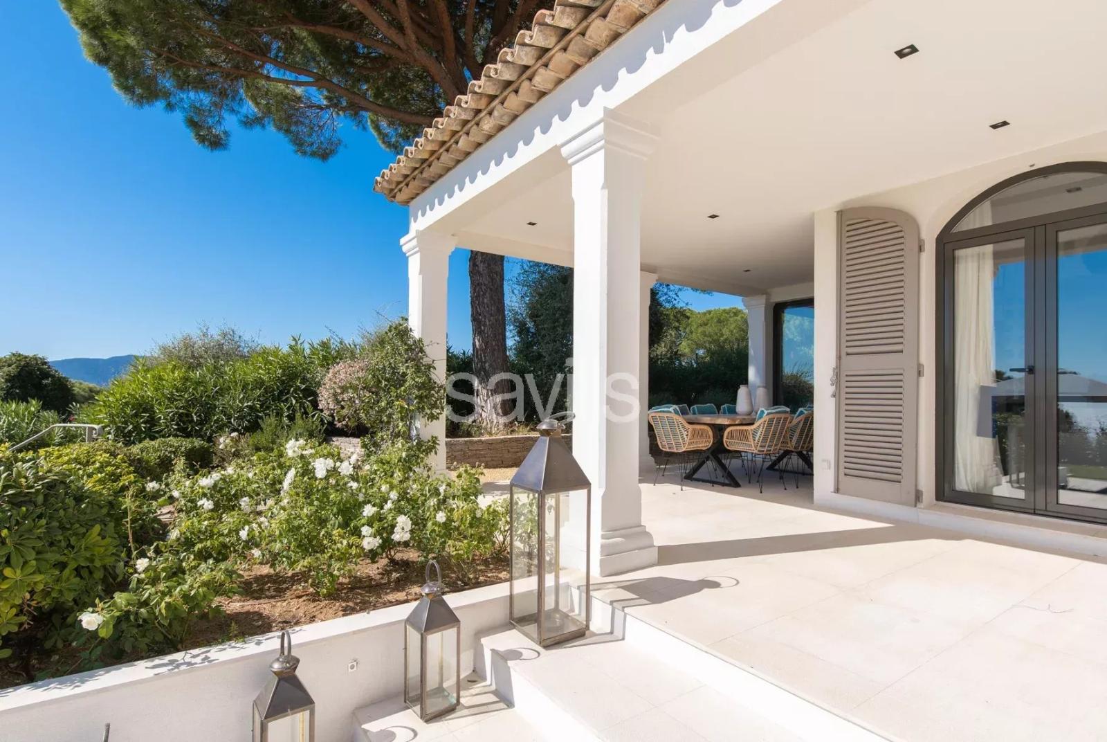 Villa huit personnes sur les hauteurs de Gigaro - piscine et vue mer