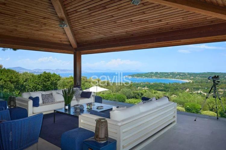 Propriété d'exception avec 9 chambres et vues imprenables sur la mer