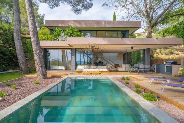 MOUGINS – VILLA CONTEMPORAINE NEUVE – VUE DÉGAGÉE