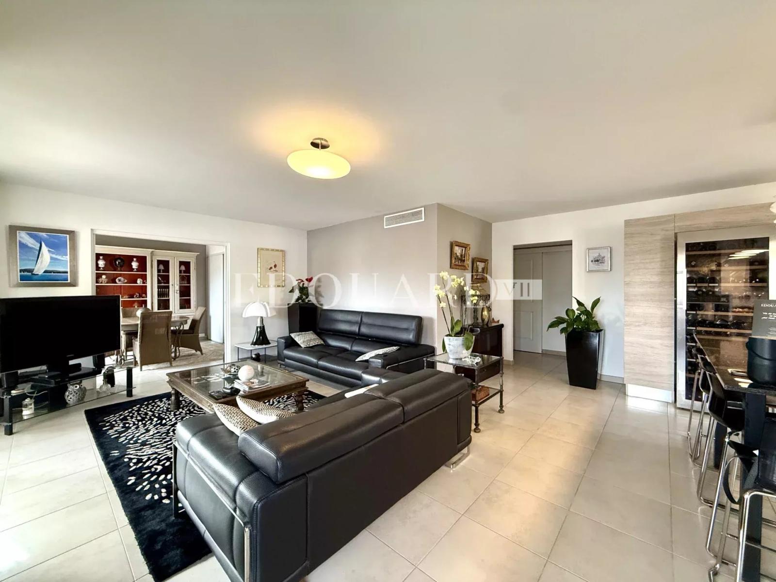 Sur la commune de Menton, superbe quatre pièces avec magnifique terrasse, cave et garage