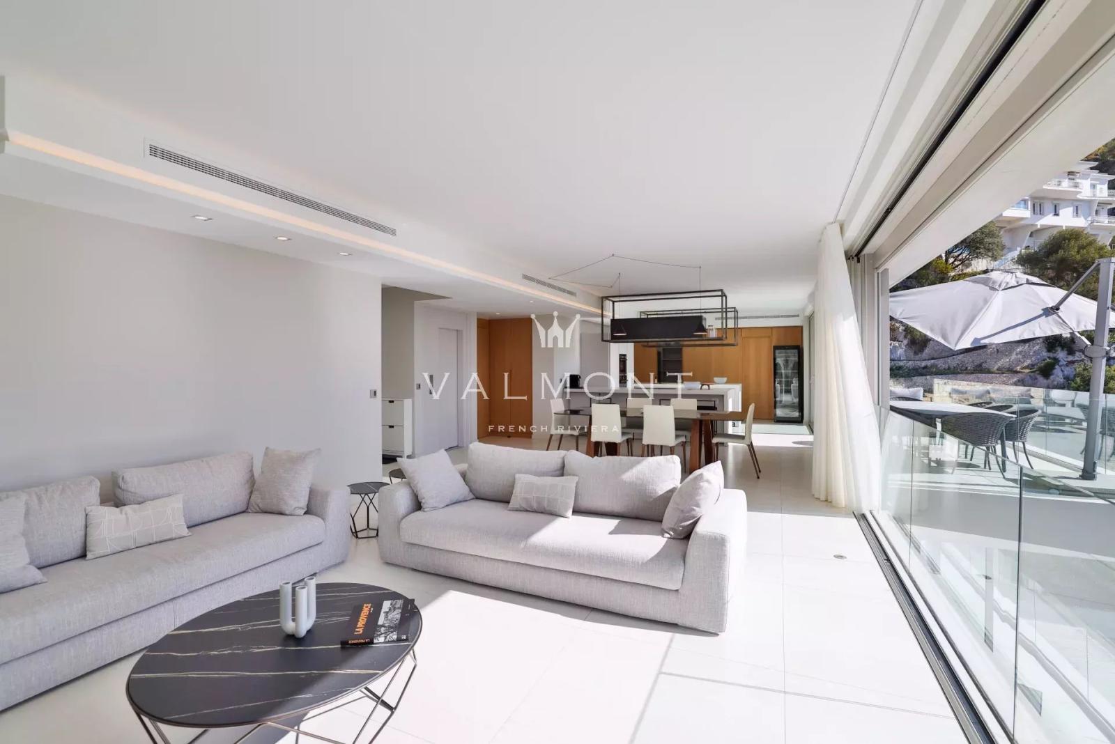 VILLA CONTEMPORAINE AVEC VUE PANORAMIQUE SUR LA MER