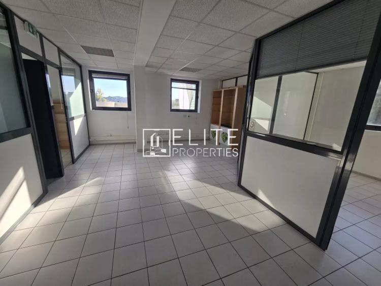 LOCAL COMMERCIAL  DE 125 m²  AU 1er ÉTAGE – GRASSE