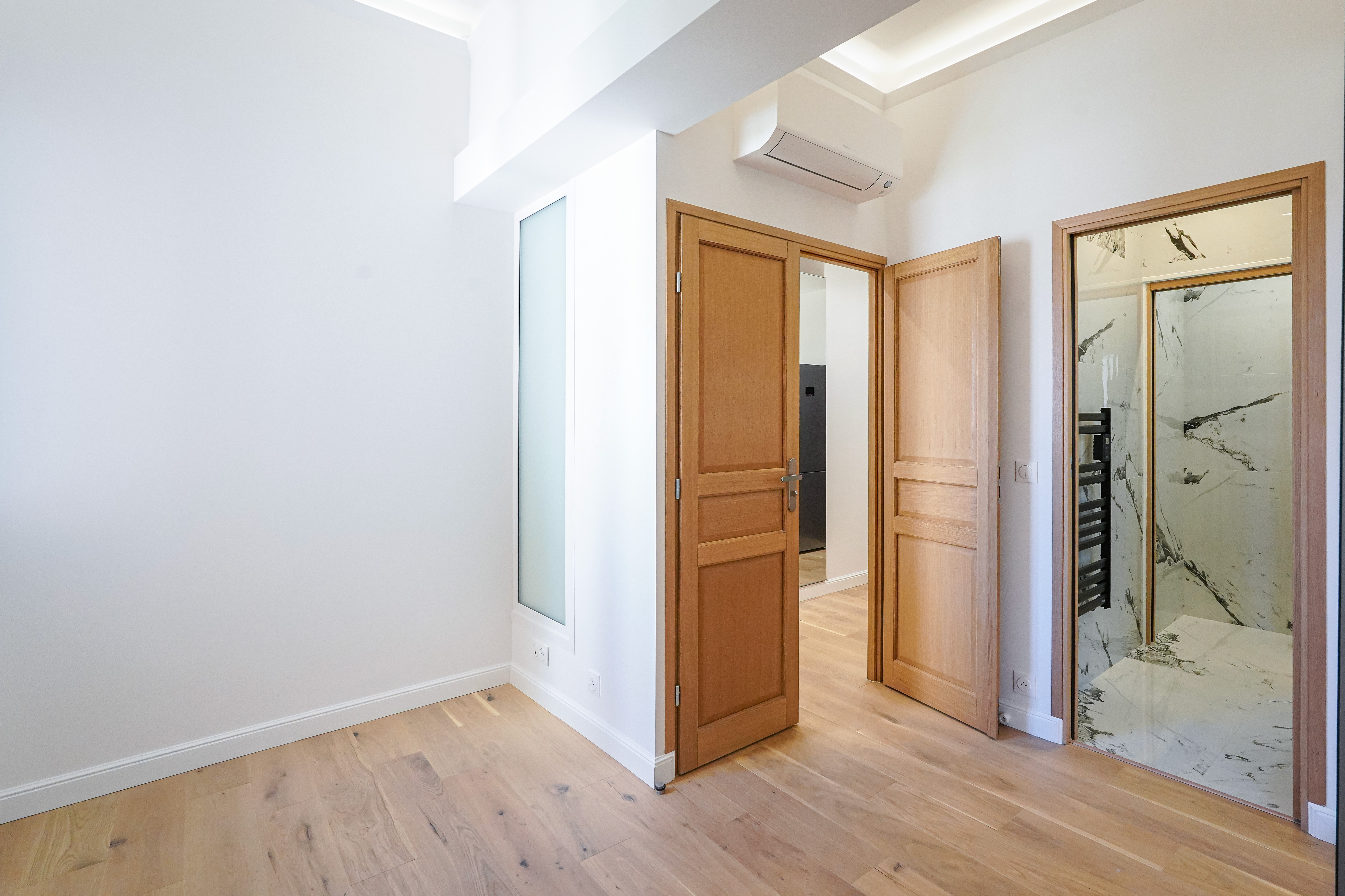 eb4e8_chambre-barnes-valeri-agency-monaco-1774610672.jpg