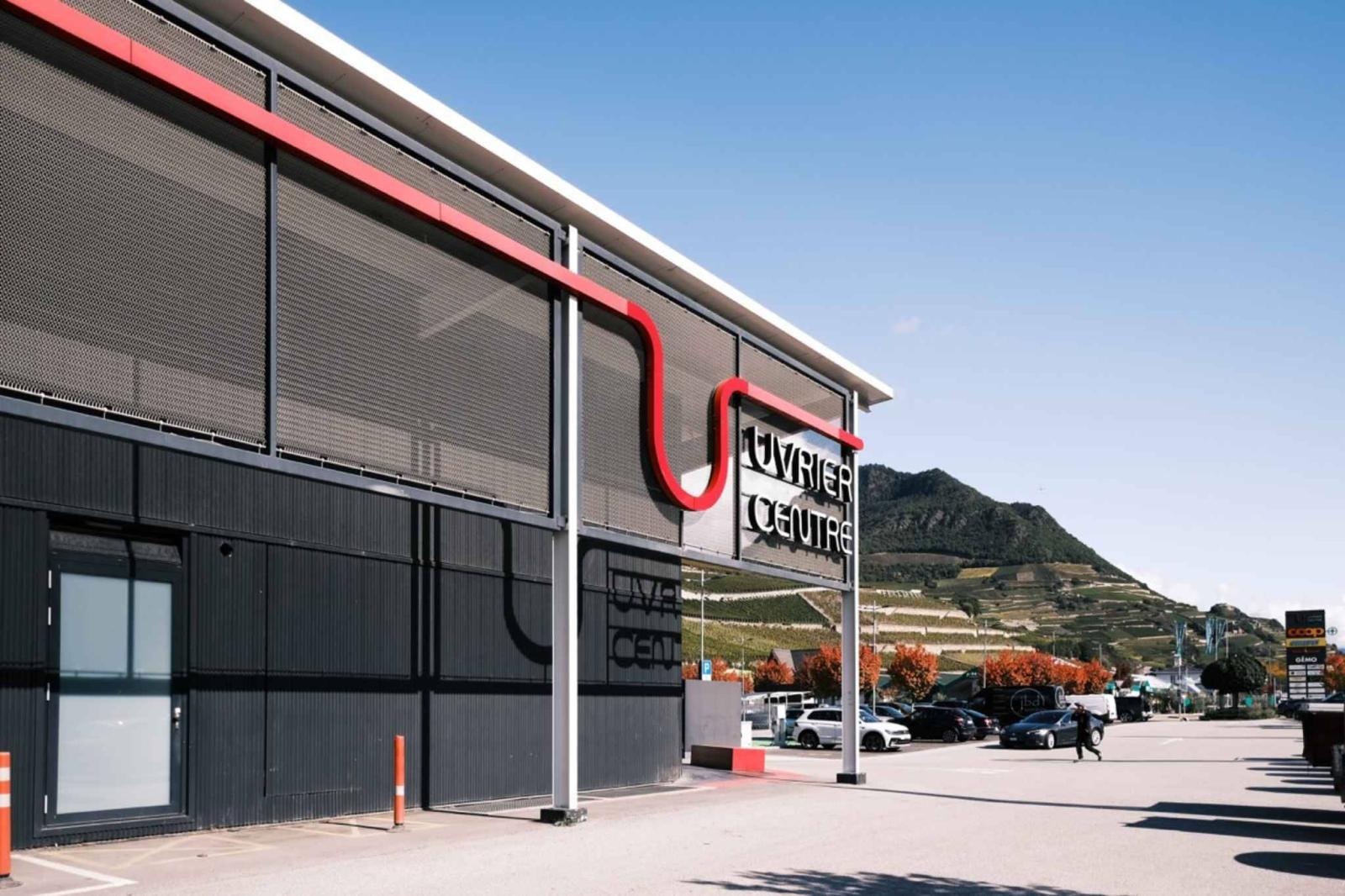 Arcade, commerce, showroom de 103 m2 à louer à Uvrier