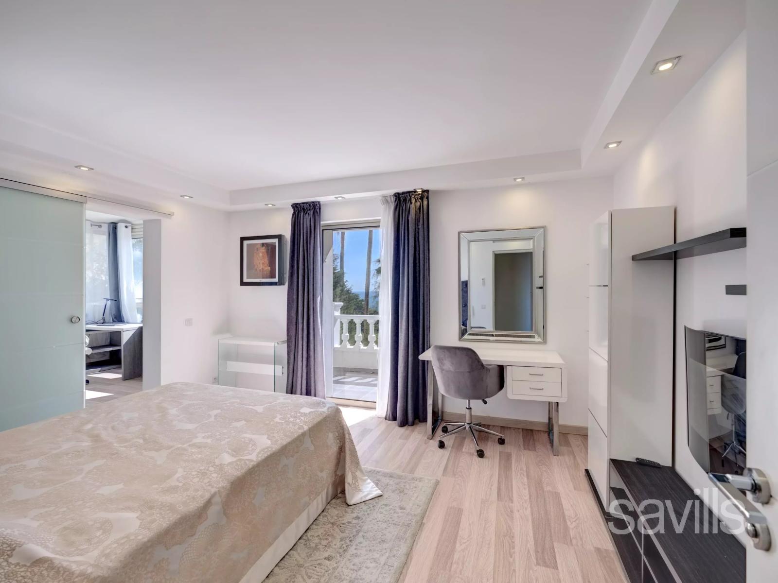 Récemment rénovée - vue carte postal sur mer et palmiers