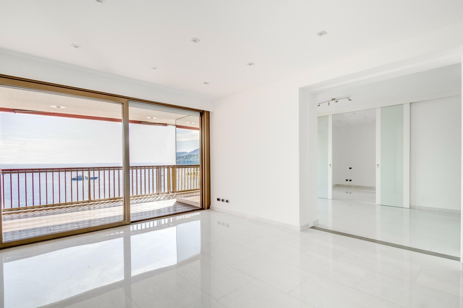 MIRABEAU : Rare appartement de 3 chambres à coucher et belle vue mer