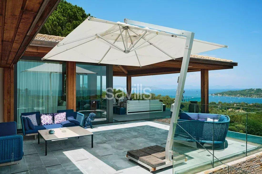 Propriété d'exception avec 9 chambres et vues imprenables sur la mer