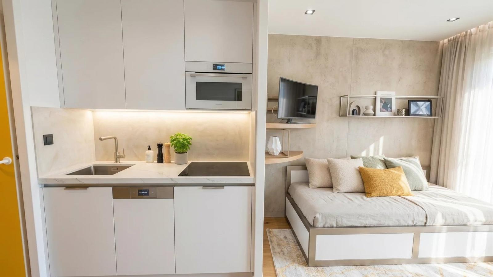 AGAY CAP ESTEREL LE VILLAGE: beau studio cabine avec accès de plein pied, terrasse et jardin vue mer