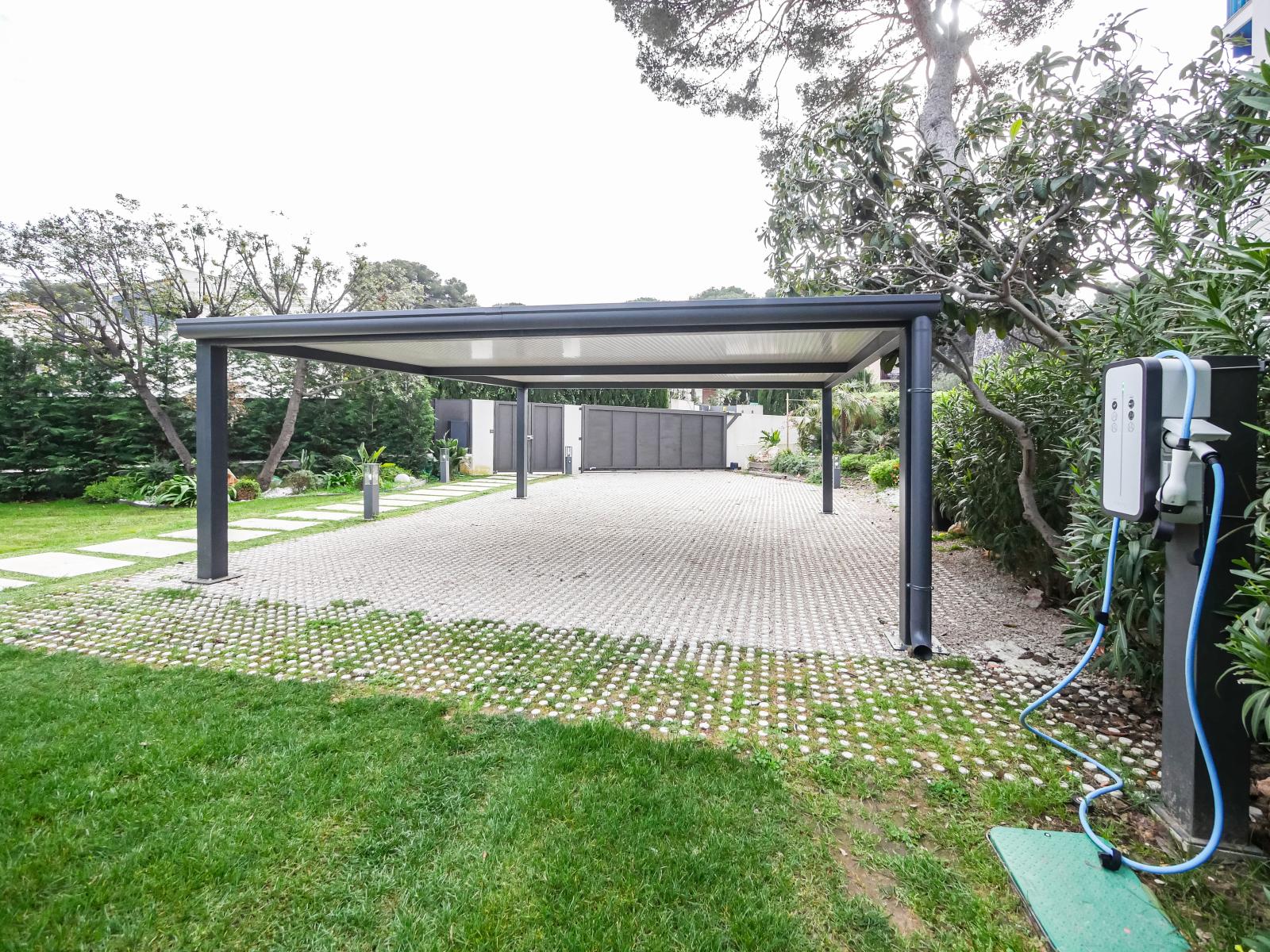 CAP MARTIN - VILLA CONTEMPORAINE - SECTEUR PRISÉ