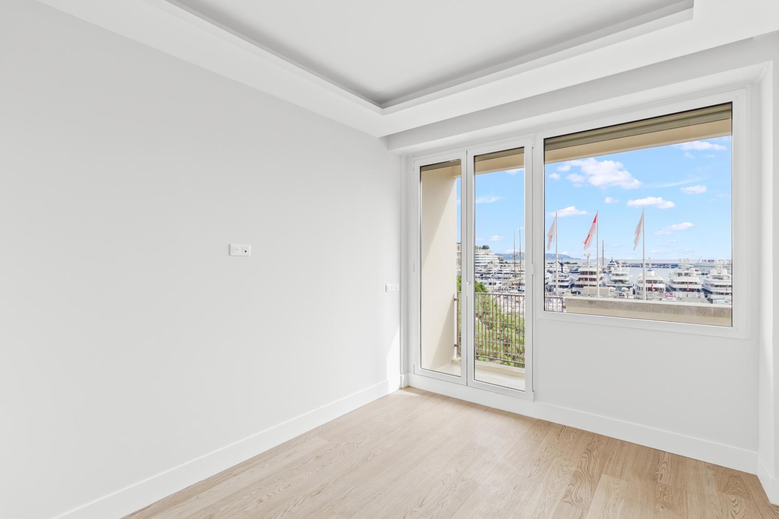 Spacieux 2-Pièces en première ligne du Port Hercule