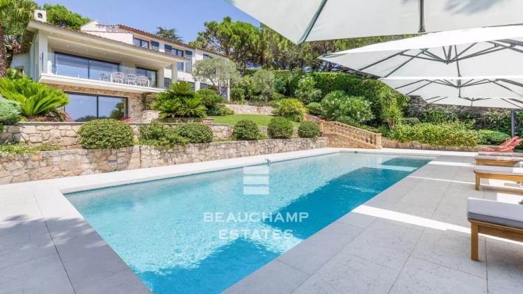 Villa contemporaine 5 chambres avec piscine - Super Cannes