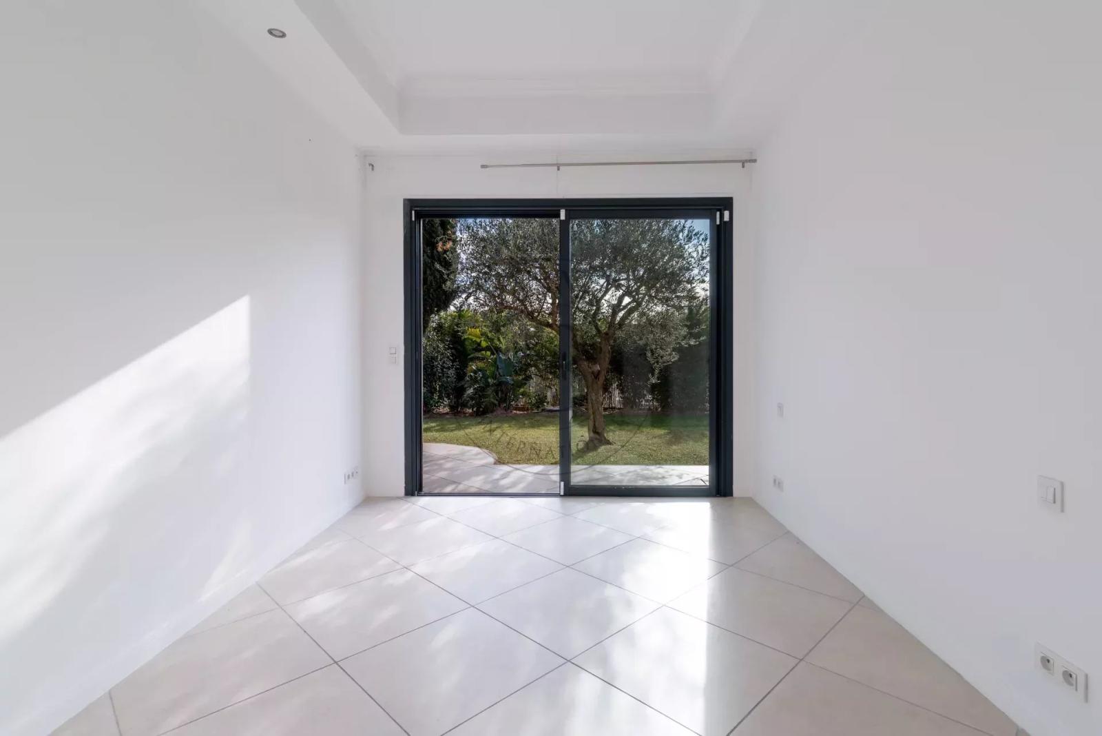 MOUGINS – VILLA DE PLAIN-PIED