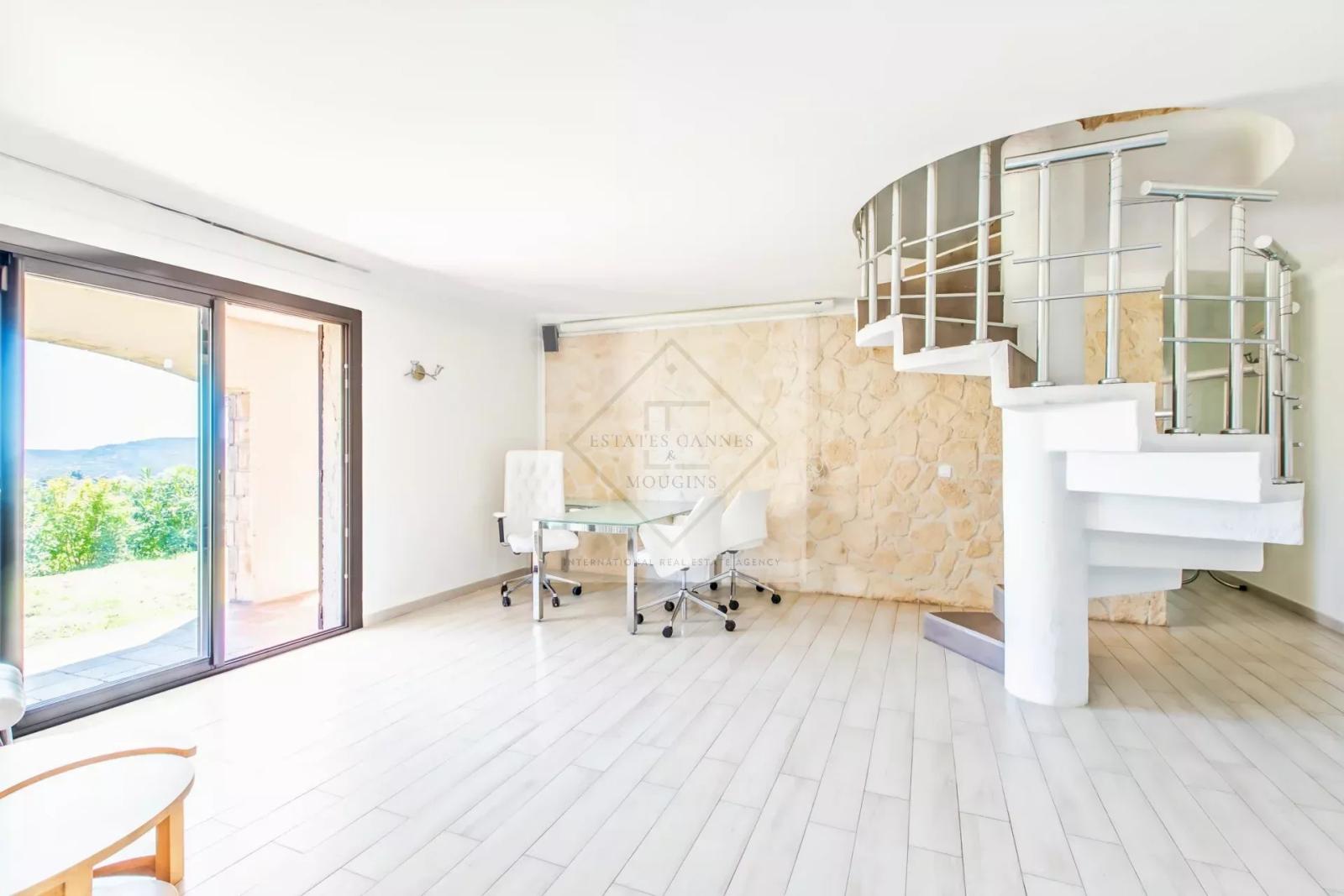 COUP DE CŒUR ASSURÉ – VILLA D’EXCEPTION AVEC VUE MER PANORAMIQUE À 180°