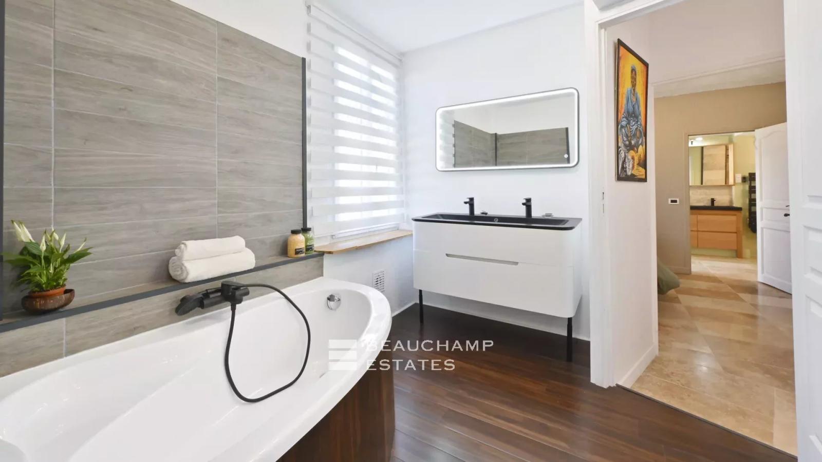 Appartement entièrement rénové avec vue mer
