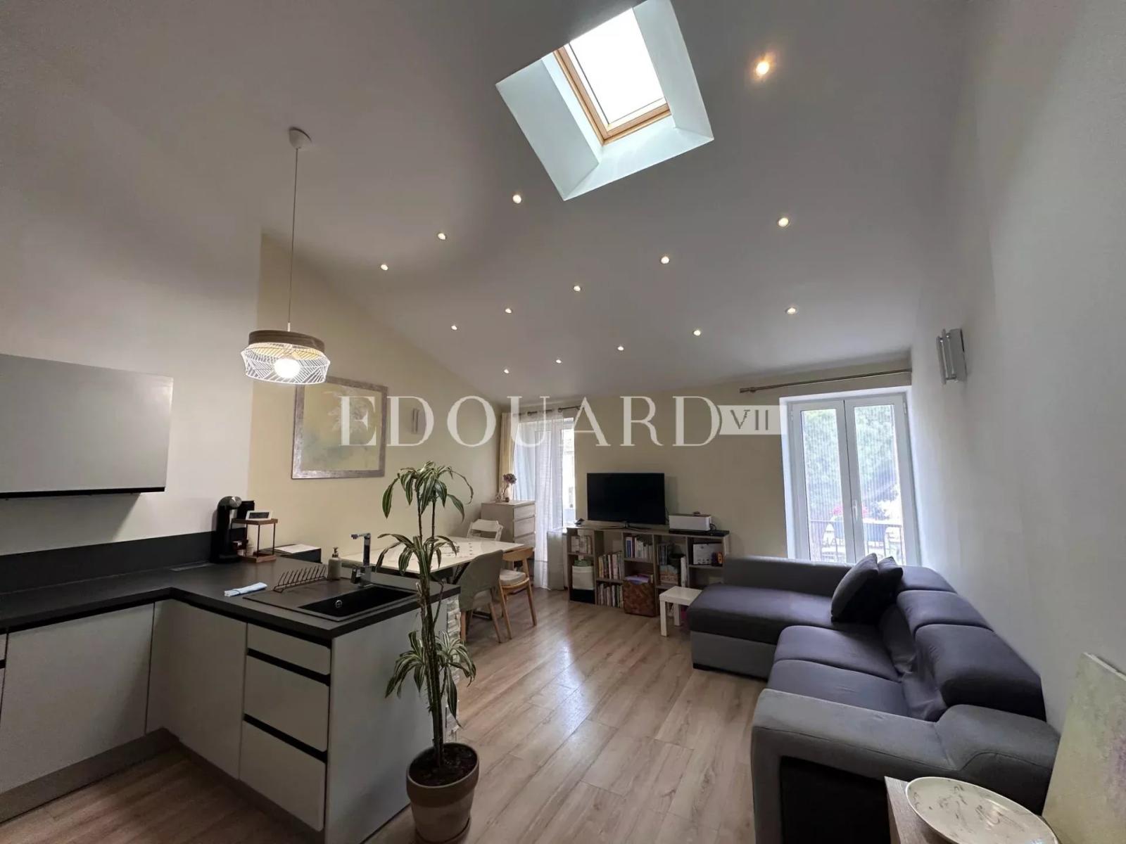 Au cœur du splendie village de La Turbie, à vendre charmant trois pièces entièrement rénové