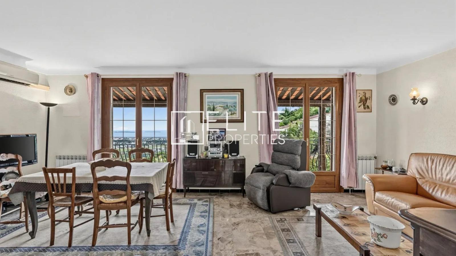 MANDELIEU-LA-NAPOULE (CAPITOU) : Maison à rénover, 110 m² habitables, vue panoramique mer et collines, terrain de 1 375 m²