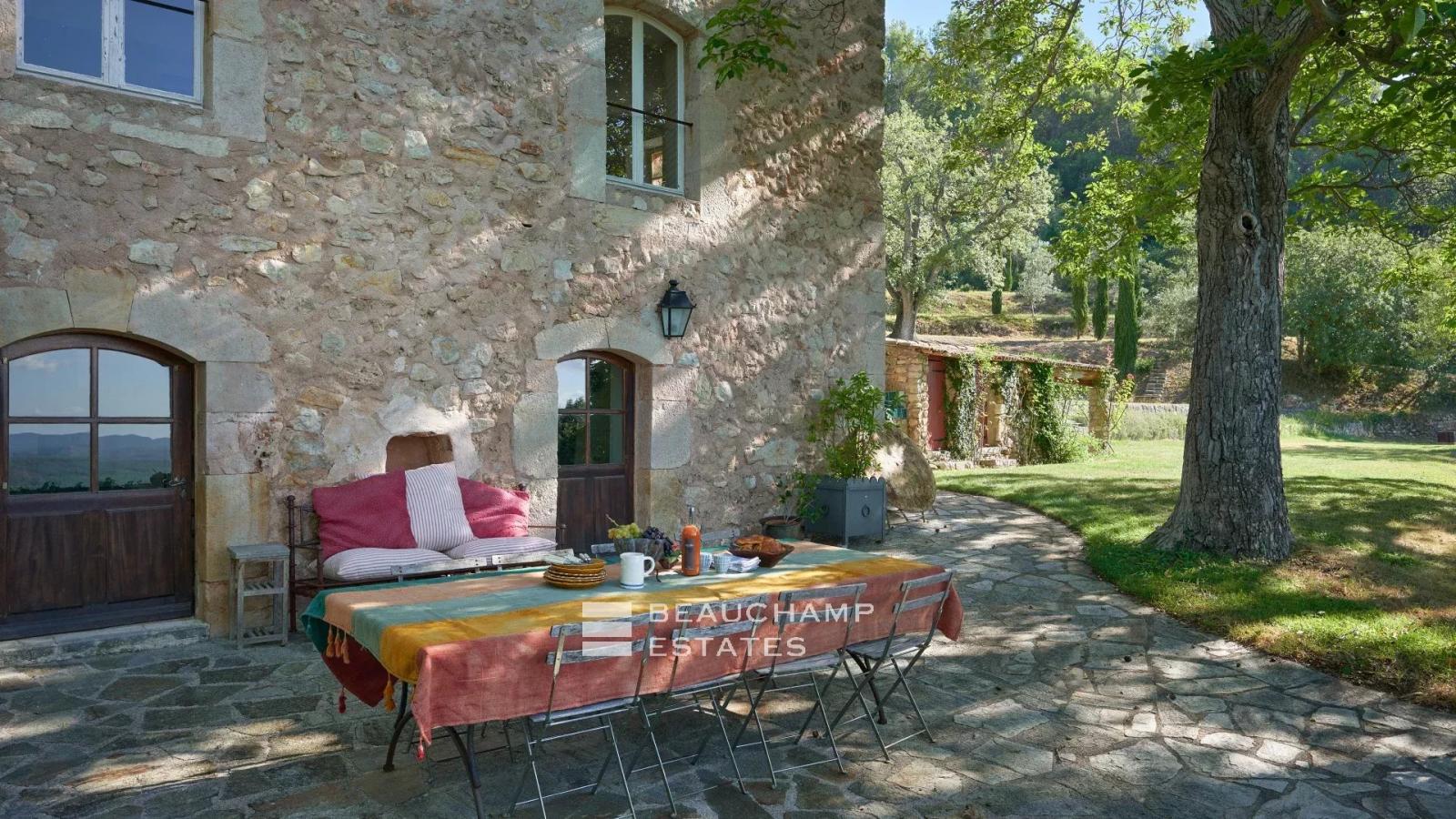 Bastide en pierre avec 7 chambres