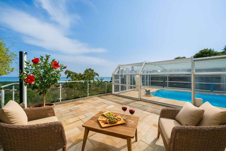 Villa familiale avec panorama unique sur le lac de Neuchâtel et les Alpes