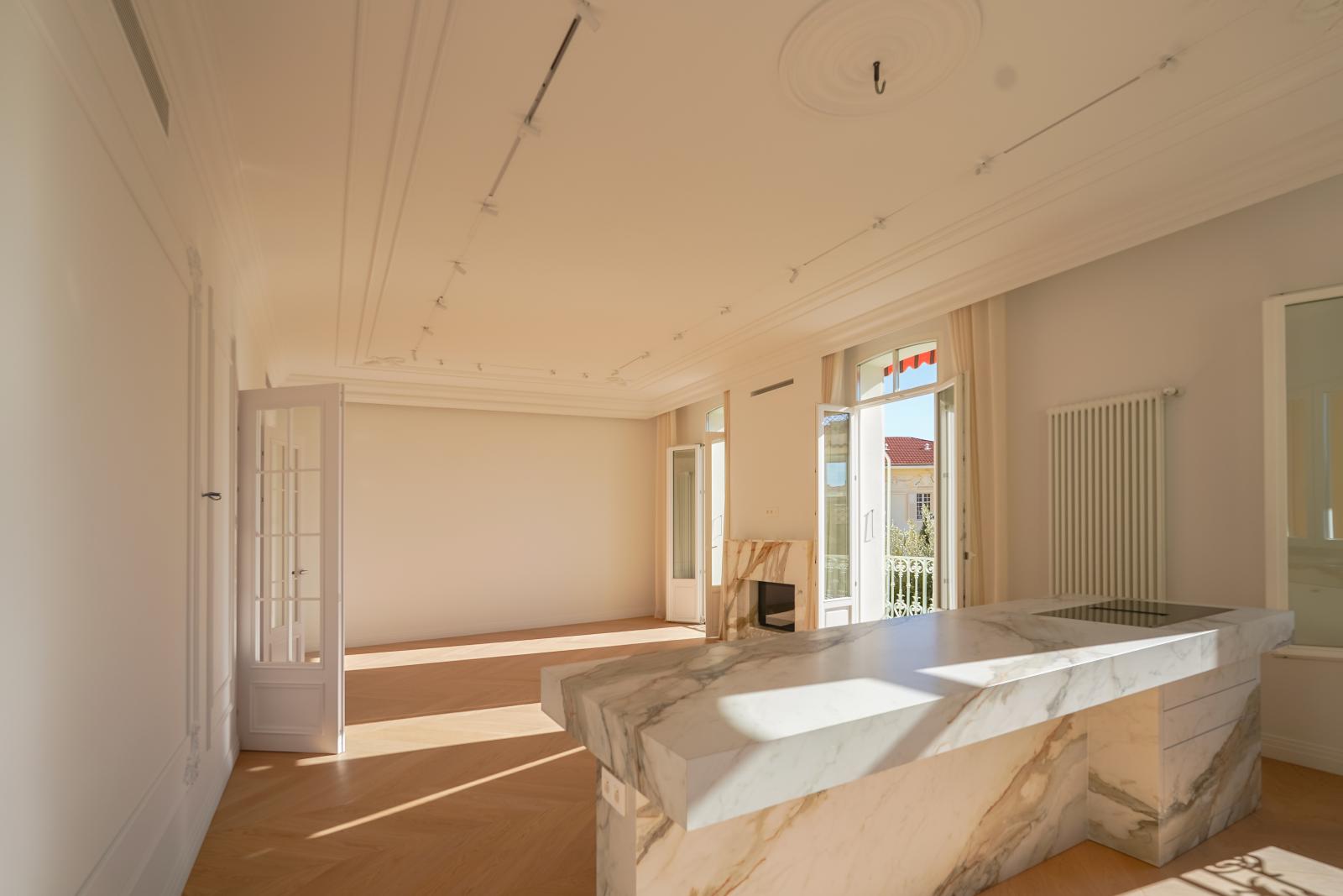 CAP D'AIL - APPARTEMENT SPACIEUX - DERNIER ETAGE AVEC JARDIN
