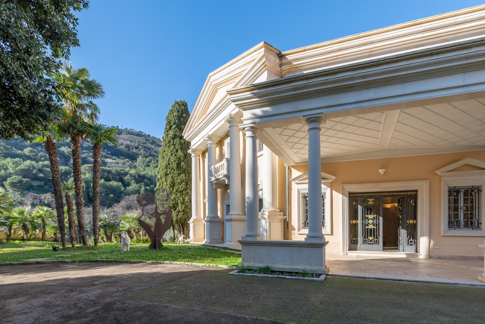 VILLA EXCEPTIONNELLE PROCHE DE MONACO
