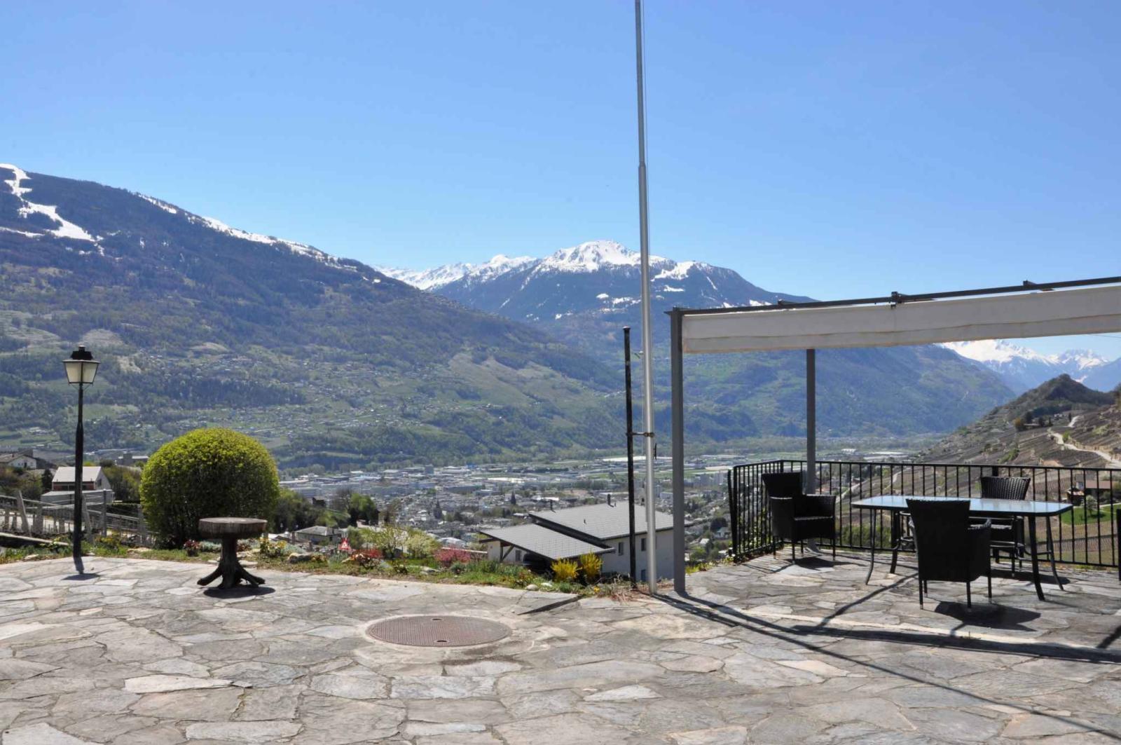 Bien rare à la vente au cœur des vignes - Hauts de Sion
