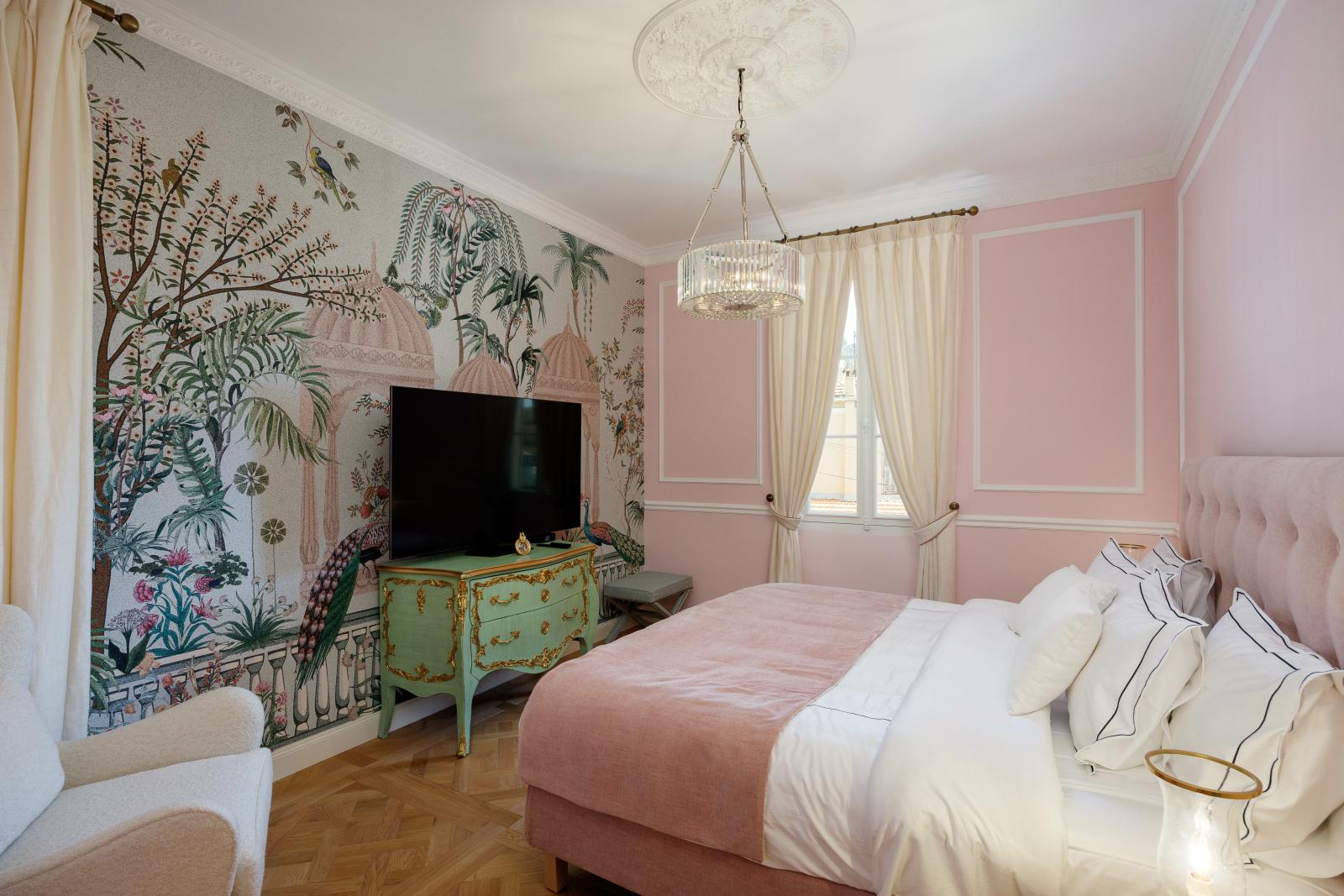 Beaulieu-sur-Mer | Villa de Prestige Face à la Mer avec Piscine