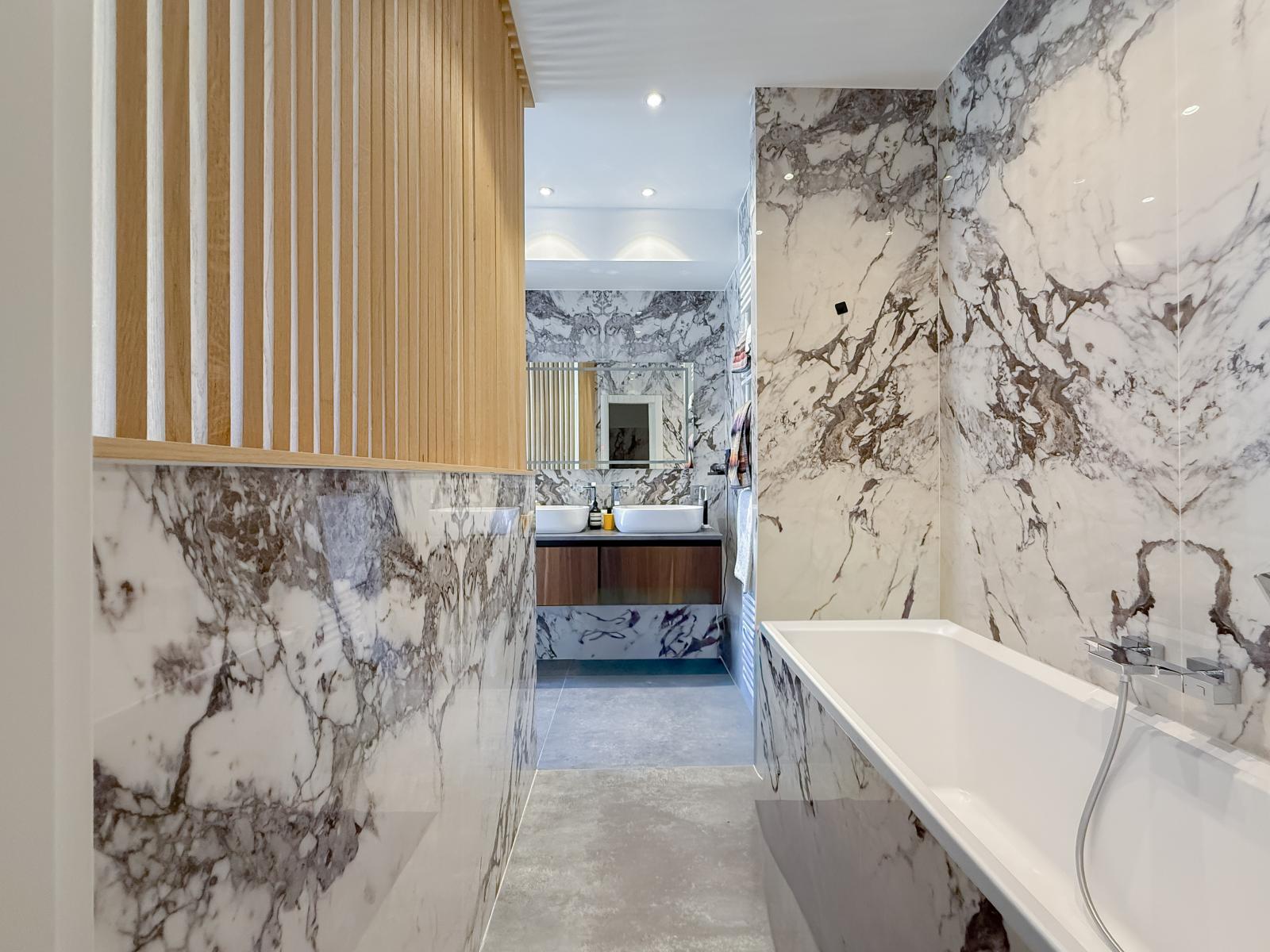 CARRÉ D'OR -  RÉNOVÉ AVEC TERRASSE- 4 PIÈCES- LE RICHMOND