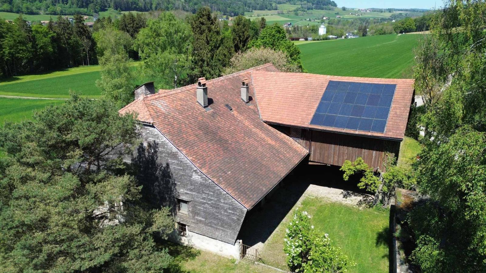 Charmante ferme de 7 pièces à rénover, environnement paisible avec annexes