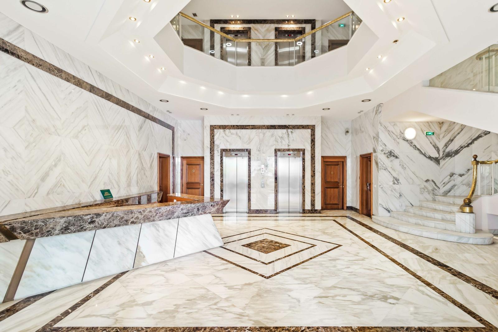 Villa del Sole : Bureaux Entièrement Rénovés