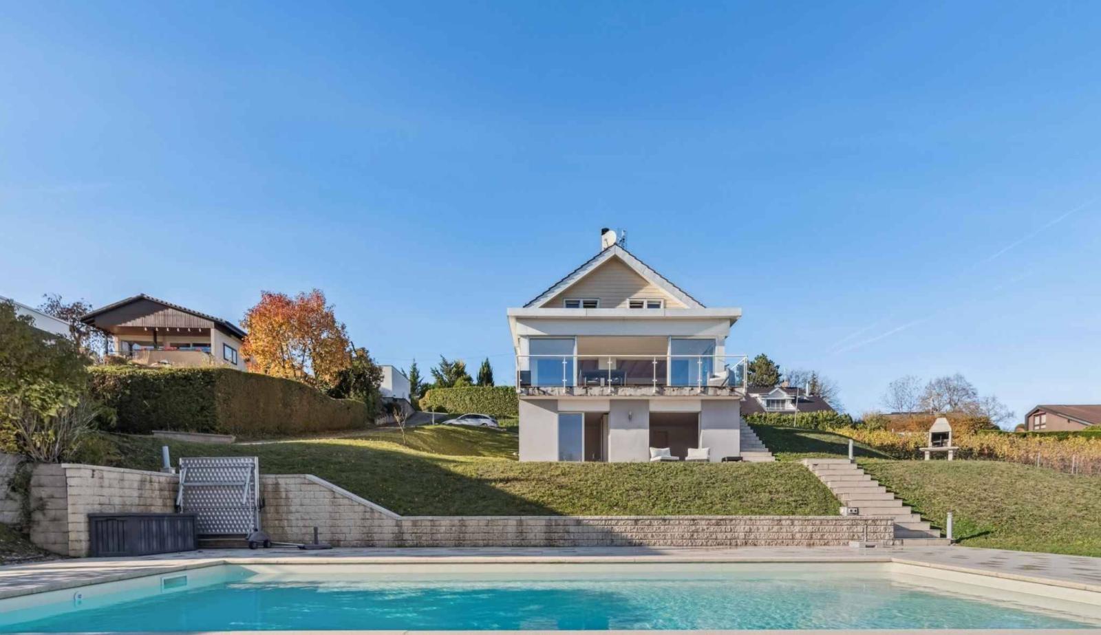 Charme et Sérénité : Villa individuelle avec piscine face aux vignobles