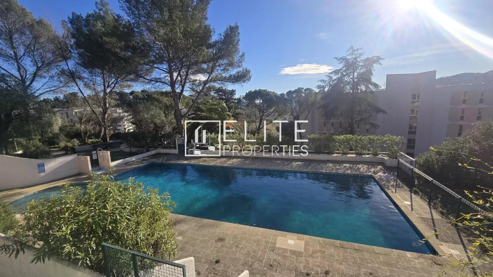 APPARTEMENT 2 PIÈCES 30m² AVEC PARKING & CAVE + PISCINE