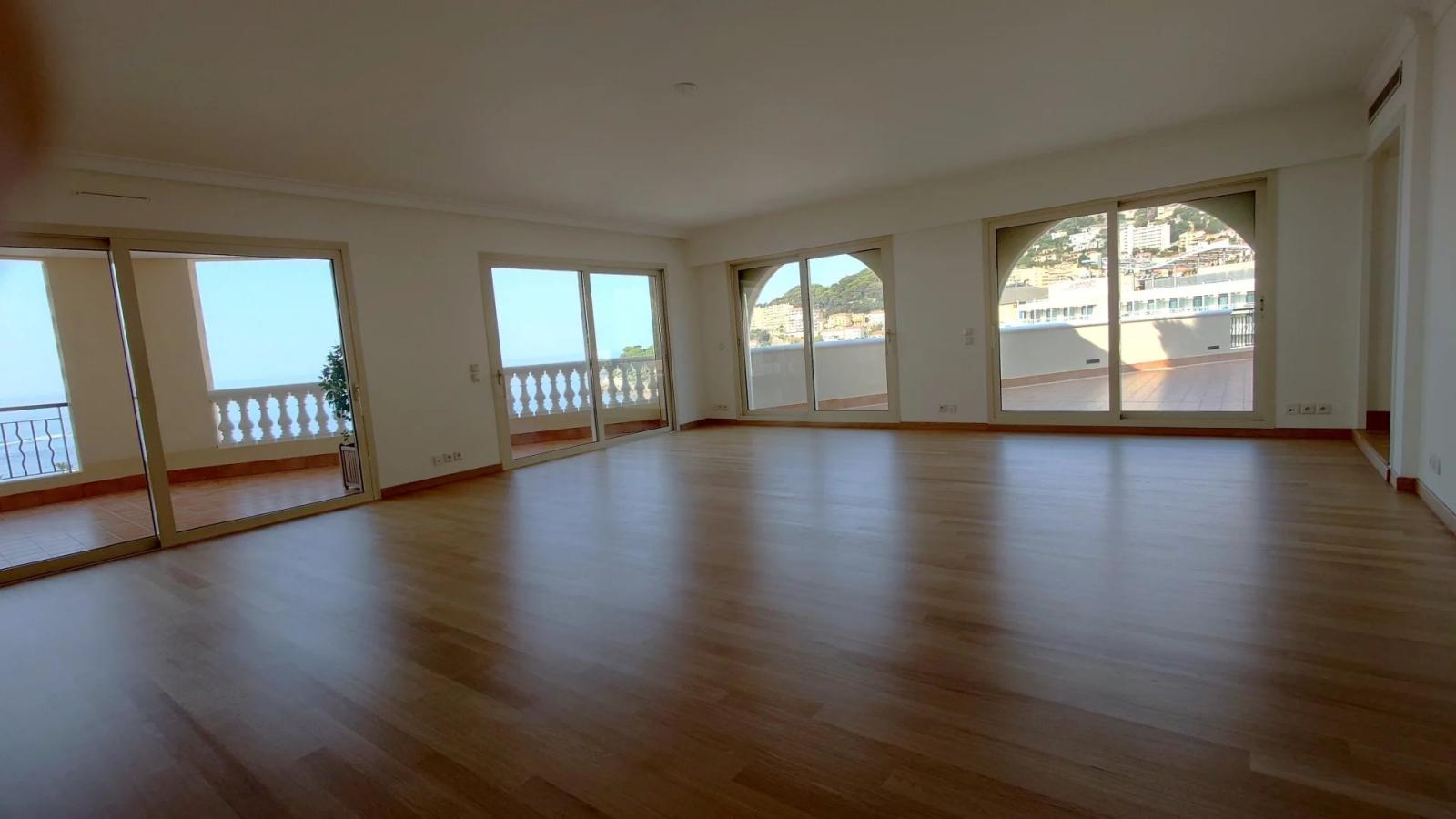 LOCATION – 7 PIÈCES AVEC PISCINE – DERNIER ÉTAGE – MEMMO CENTER – VUE MER PANORAMIQUE