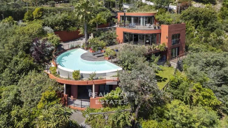 Rare villa d’architecte 5 chambres vue mer quartier du Capitou à Mandelieu