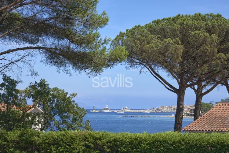 Villa à 100 m de la plage, à proximité de Saint-Tropez