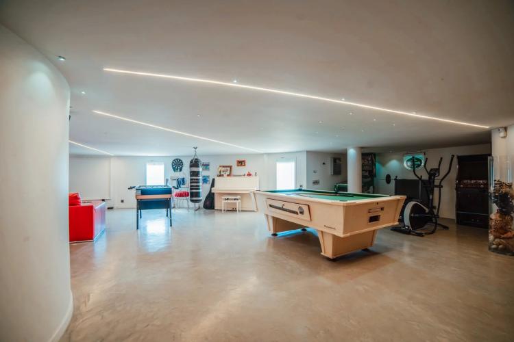 Loft contemporain de prestige au sein d’une résidence sécurisée avec parc, piscine et vue mer
