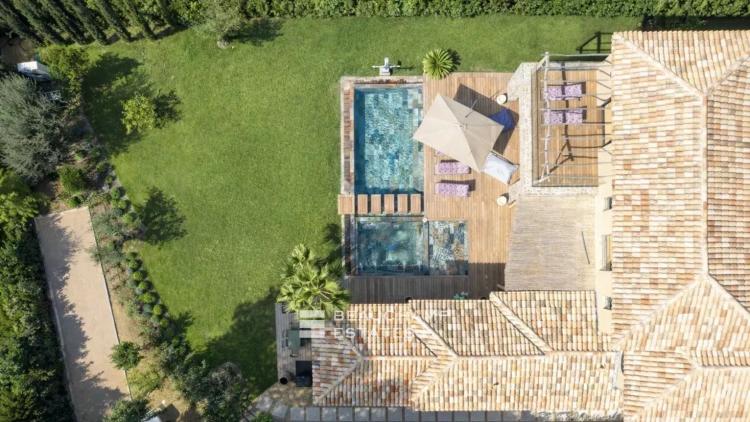 Nouvelle villa de luxe dans domaine privatif au centre de Saint-Tropez